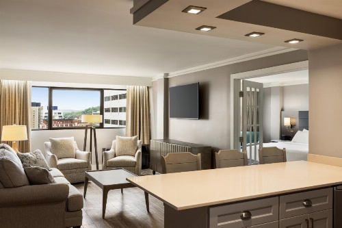 Crowne Plaza Knoxville Downtown University image 38